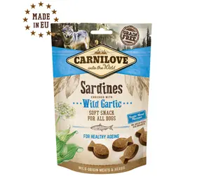 CARNILOVE Dog Semi-Moist Snack Sardines Enriched & Wild Garlic 200 g / Poloměkký pamlsek pro psy 