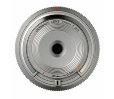 Olympus BCL-1580 stříbrná / 15mm / 1:8.0 (ekv. 30mm) pevný ultra tenký objektiv velikosti krytky