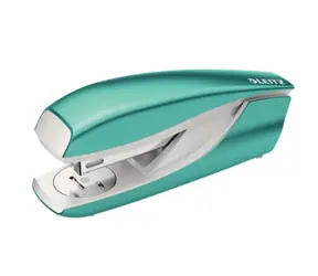 Leitz NeXXt WOW 5502 Stolní sešívačka ledově modrá / 3 mm / až 30 listů / P3 24|6 & P3 26|6 