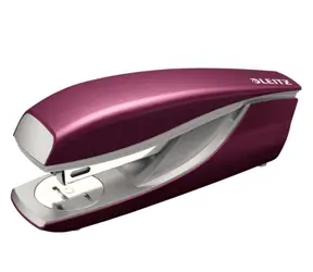Leitz NeXXt STYLE 5562 Stolní sešívačka granátově červená / 3 mm / až 30 listů / P3 24|6 &P3 26|6 