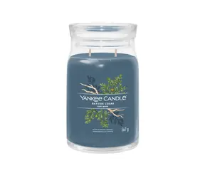 Yankee Candle Signature Bayside Cedar velká sklenice 567g / doba hoření až: 90h