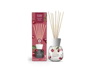 Yankee Candle Signature Black Cherry Reed Difuzér (Vonné tyčinky) 100 ml / až 10 týdnů