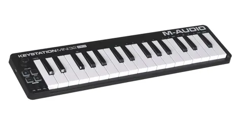 M-Audio Keystation Mini 32 MK3 černo-bílá / MIDI klávesnice / 32 kláves / USB