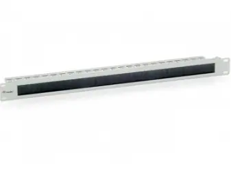 Equip černá / Průchozí panel s kartáčem / 1U / 48,3 cm (19")
