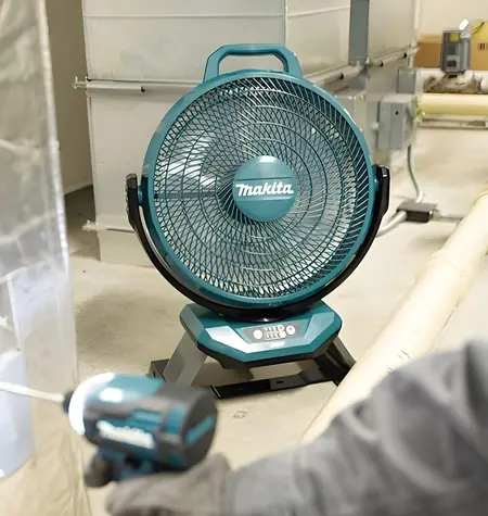 Makita CF002GZ / Akumulátorový ventilátor / systém XGT 40V / 3 rychlosti / oscilace 180°