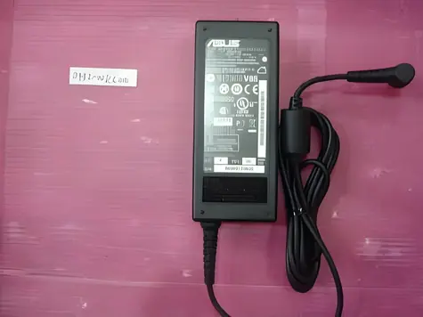 ASUS 65W 19V černá / Napájecí adaptér pro notebook / K40C-1A