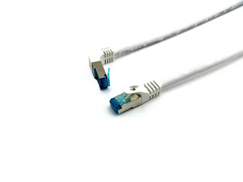 Equip Cat6A S/FTP lomený bílá / Patch kabel / RJ-45 rovný-lomený / 5 m / LSZH / PoE+