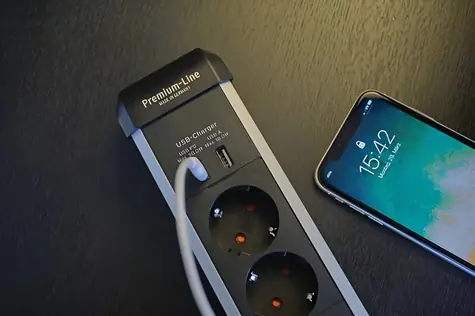 Brennenstuhl Premium-Alu-Line černá/stříbrná / Napájecí lišta / 6x zásuvka / 2x USB / 3 m / vypínač