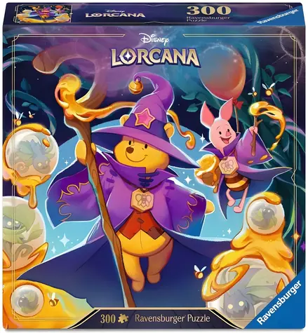 RAVENSBURGER Puzzle Disney Lorcana: Medvídek Pú a Prasátko / 300 dílků