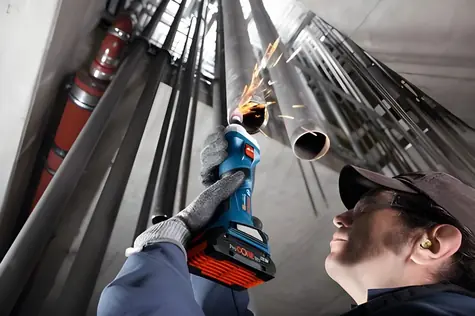 Bosch GGS 18V-20 Professional / Aku přímá bruska / 18V / 24 000 ot/min / bez baterie / L-BOXX