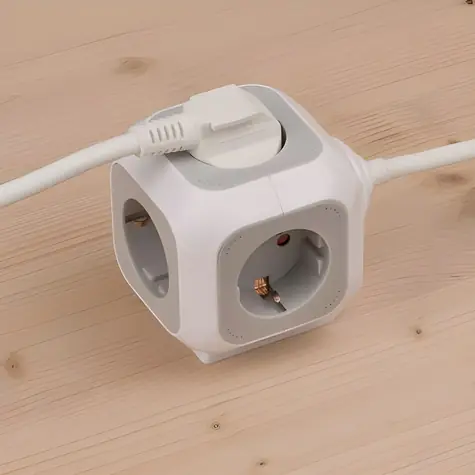 Brennenstuhl ALEA-Power světle šedá/bílá / Prodlužovací kabel / 4 zásuvky / 1,4 m / 3680 W / dětská pojistka