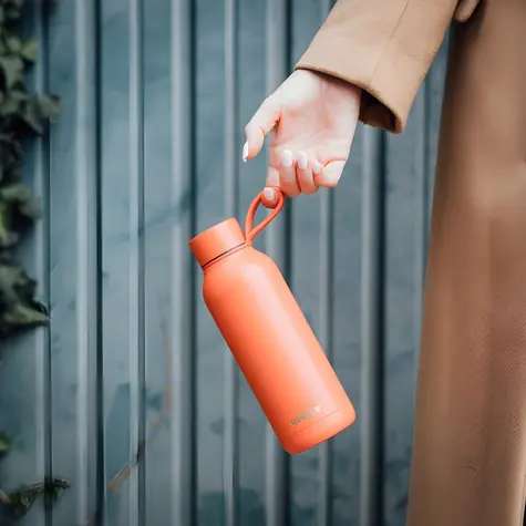 Quokka Solid oranžová / Termoláhev / Nerezová ocel / Dvouplášťová izolace / 510 ml / S poutkem