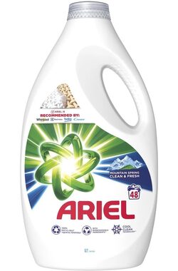 Ariel Mountain Spring 48 dávek 2.4 l / Tekutý prací gel pro čisté a voňavé prádlo bez skvrn 