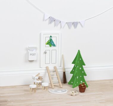 GOKI Dveře pro skřítky s doplňky / od 3 let