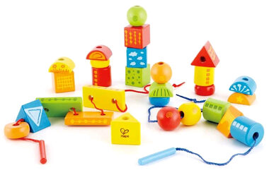 Hape Navlékací korále z geometrických tvarů / od 3 let 