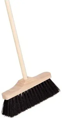 GOKI Dětský smeták s černými štětinami 65cm / od 3 let