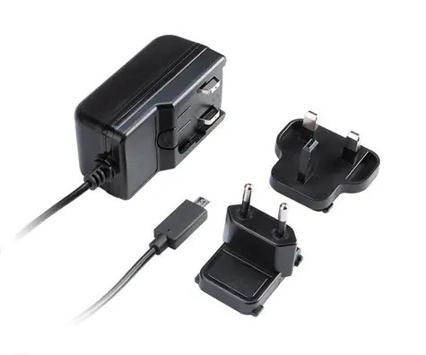 Akasa AK-PK15-02CM / kompaktní napájecí adaptér s USB-C / 5V / 3A / 15W / 1.5 m 
