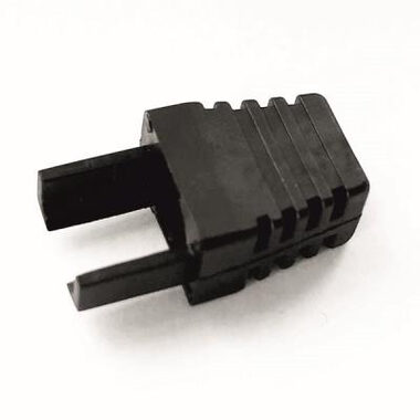 DATACOM ochrana pro plug RJ45 s výřezem černá