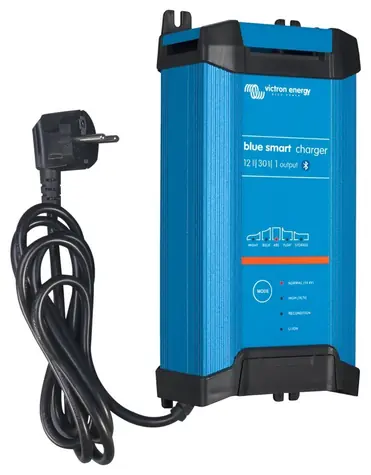 Victron BlueSmart IP22 chytrá nabíječka baterií 12V/30A (1) / 1 výstup / Bluetooth / účinnost 93%