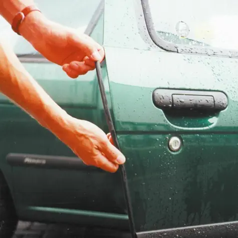 Carpoint Lišty ochranné na hranu dveří 60cm 2ks - černé