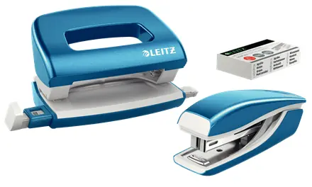 Leitz WOW Set mini sešívačky a děrovačky metalická modrá / sešívání: až 10 listů