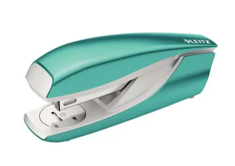 Leitz NeXXt WOW 5502 Stolní sešívačka ledově modrá / 3 mm / až 30 listů / P3 24|6 & P3 26|6 