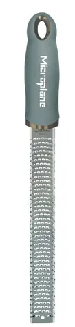 Microplane Premium Classic eukalyptově-zelená / jemné struhadlo / 32.5 cm / nerezová ocel