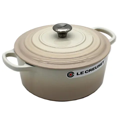 Le Creuset Signature Hrnec s poklicí 22 cm béžová