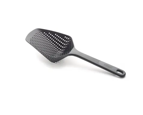 Joseph Joseph Scoop Plus černá / děrovaná naběračka / plast / Bez BPA