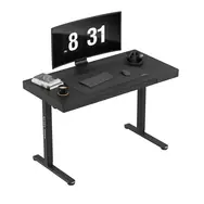 Mark Adler Leader 8.2 černá / Kancelářský elektrický stůl / 120 x 60 x 72-118 cm / USB & USB-C