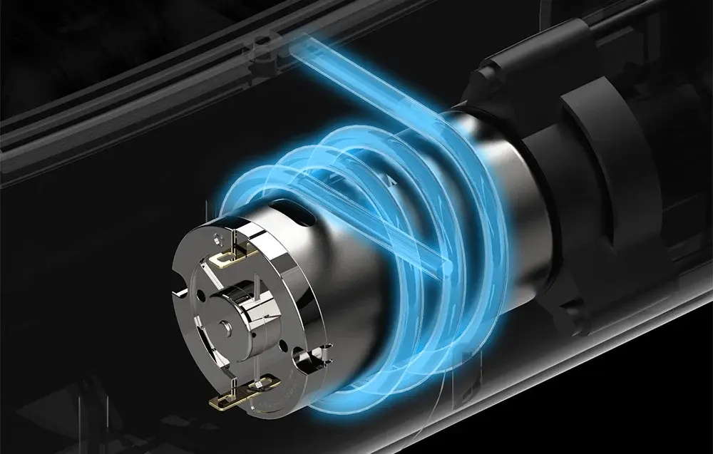 Rozebraný elektromotor vnadící lodě se znázorněním modrého magnetického pole okolo rotoru